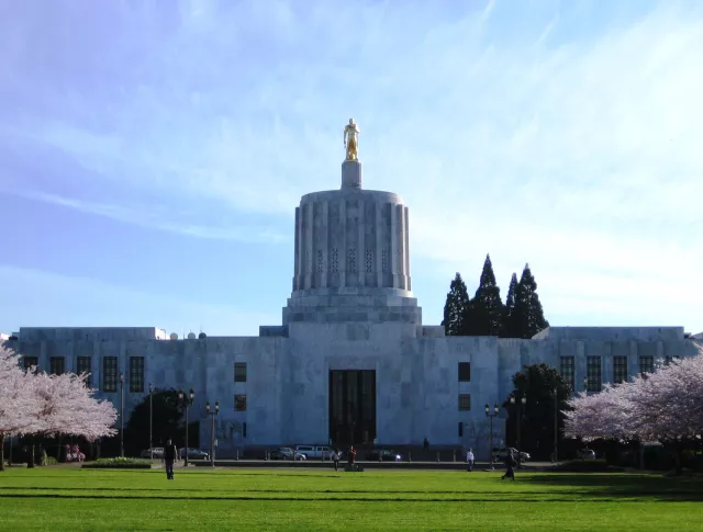 Photograph of the Oregon state capitol on a spring day